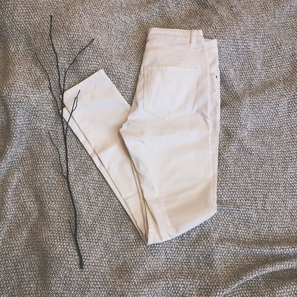White denim jeans